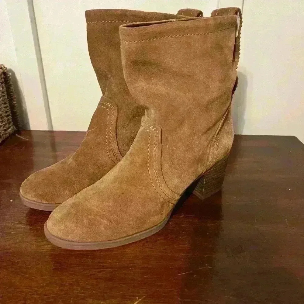 White Mountain Leather boots size 7.5